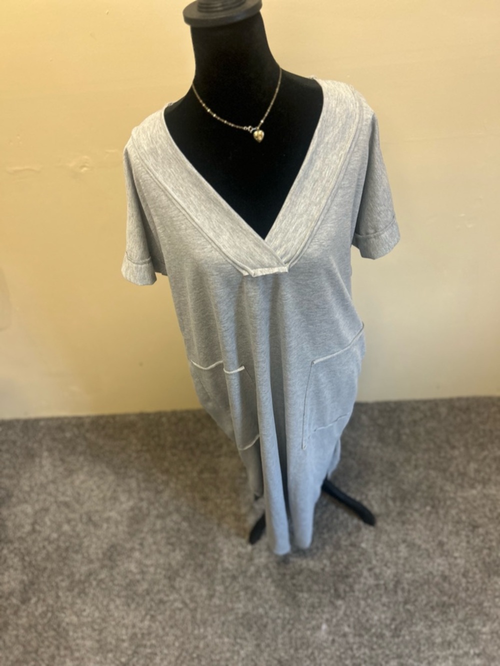 3Birds Nest Women's Gray V-Neck Short Sleeve Pocket Top Dress